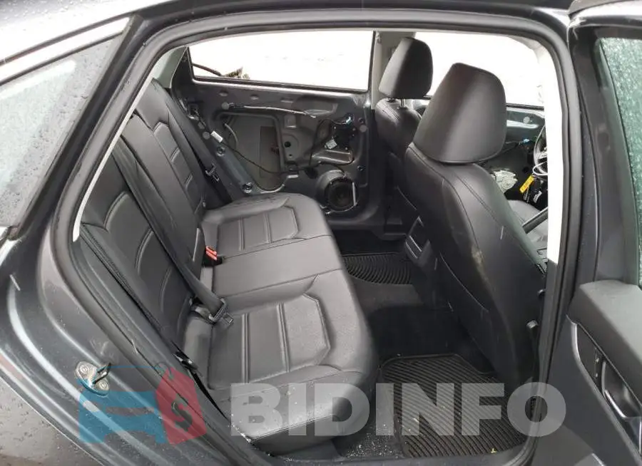 1VWDT7A30HC084547 Photo# 10