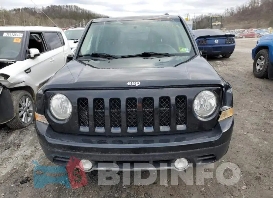 1C4NJRFB9GD581372 Photo# 5