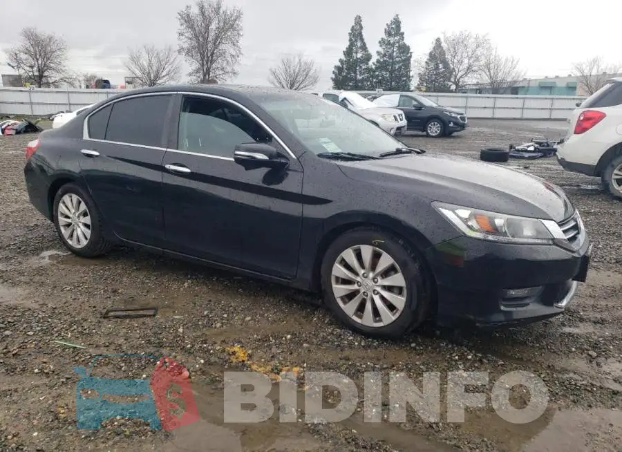 1HGCR2F83FA168537 Photo# 4