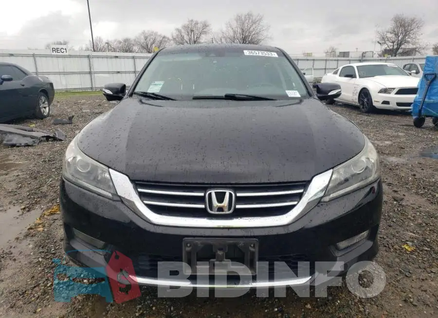 1HGCR2F83FA168537 Photo# 5