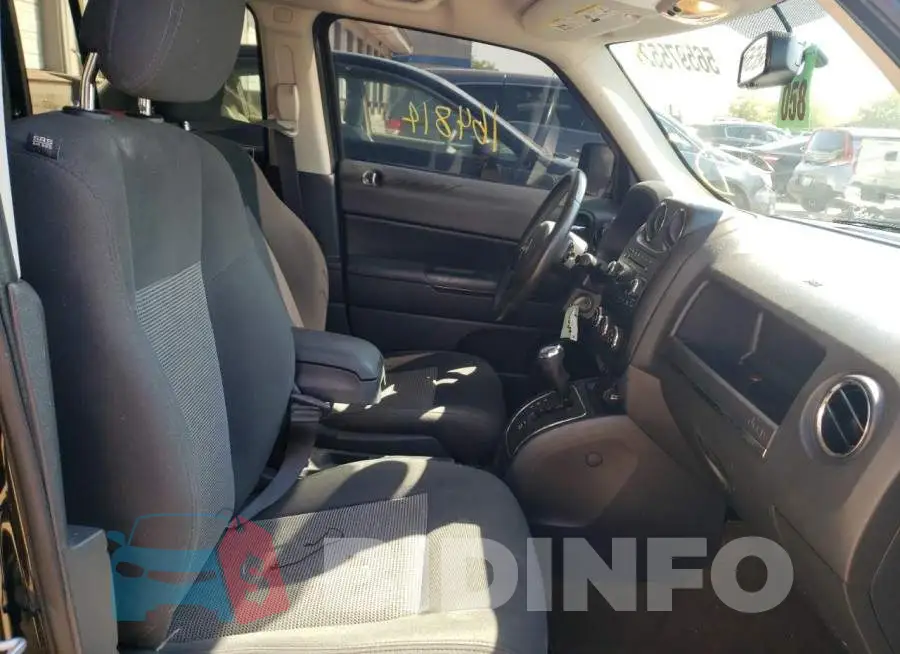 1C4NJPFB2HD158249 Photo# 5