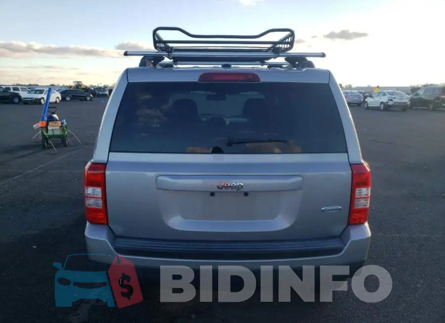 1C4NJPFB6GD648417 Photo# 6