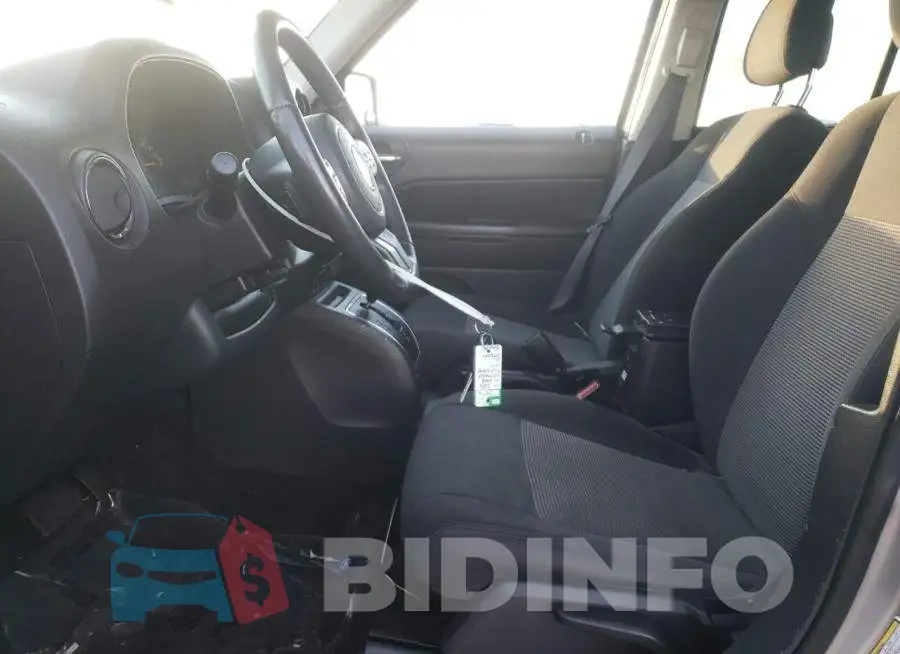 1C4NJPFB6GD648417 Photo# 7
