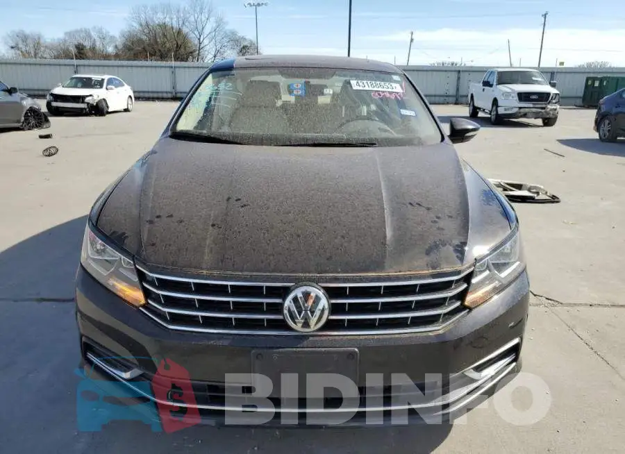 1VWLA7A32KC008692 Photo# 5