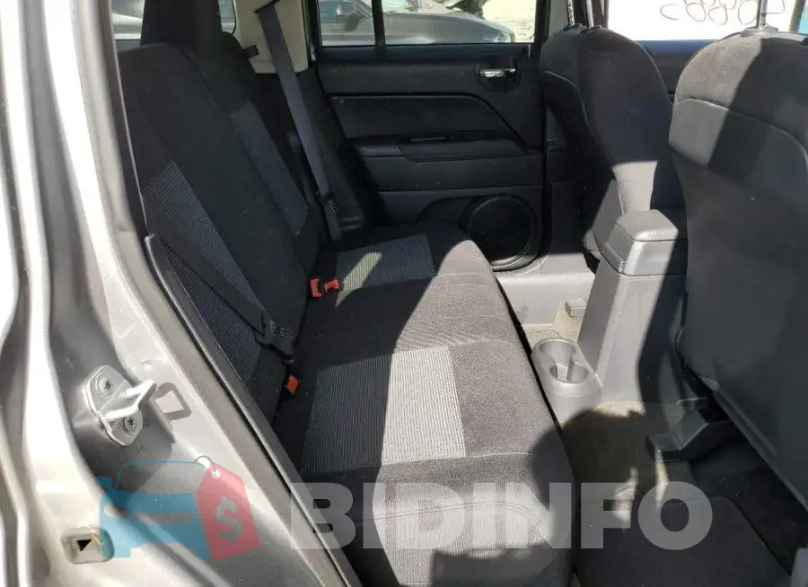 1C4NJPBA1GD749166 Photo# 11