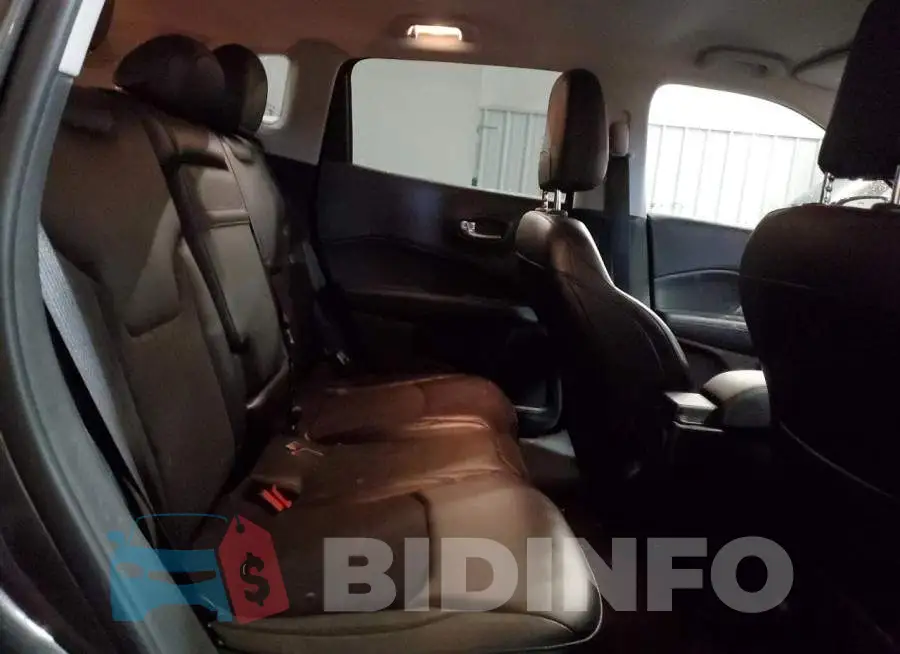 3C4NJDBB1JT325530 Photo# 11