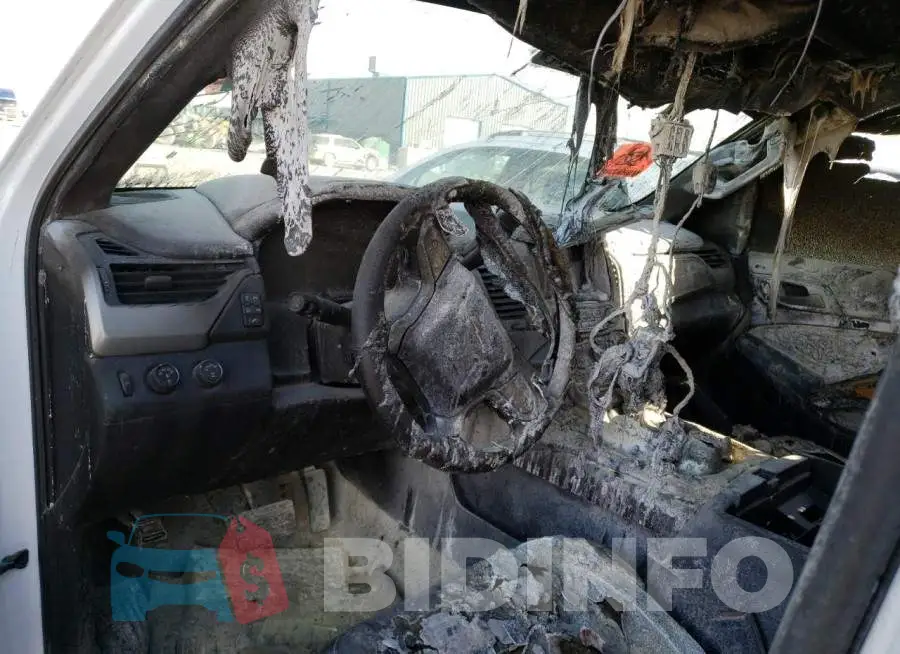 1GNSKBKCXHR167745 Photo# 8