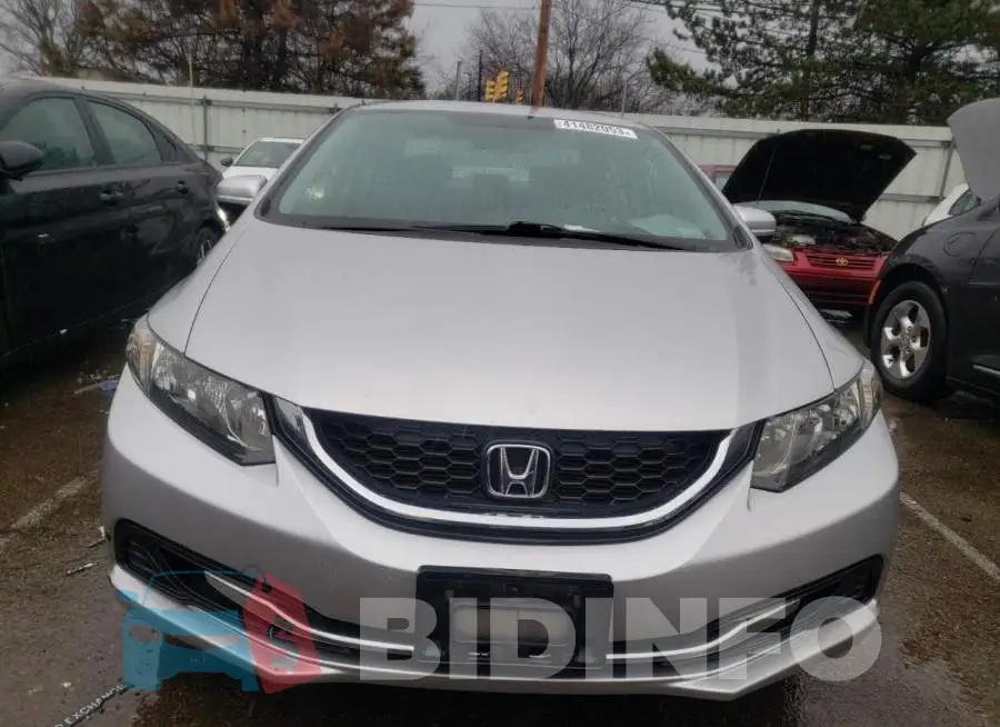 19XFB2F74FE022815 Photo# 5