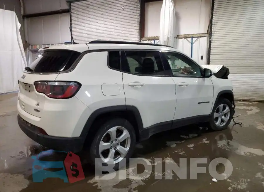3C4NJDBB2JT142900 Photo# 3