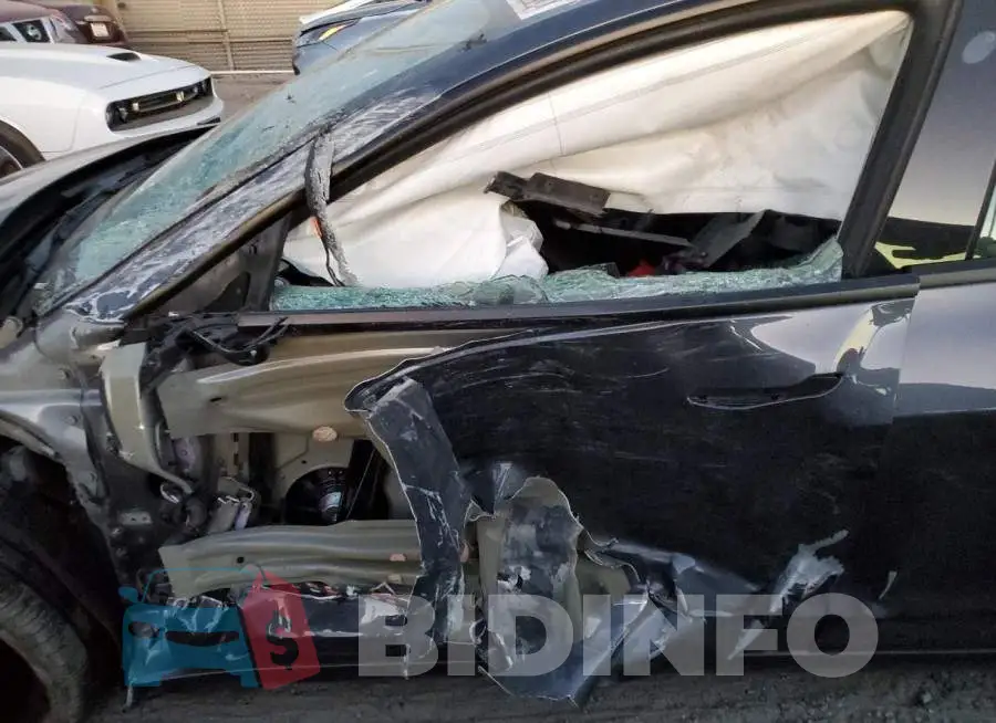 5YJ3E1EB4NF190327 Photo# 7