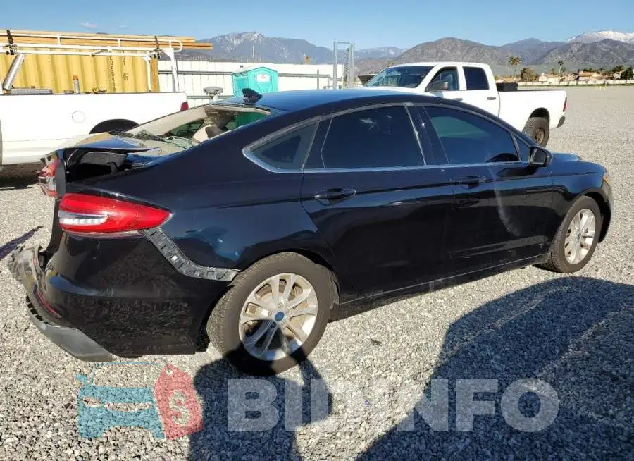 3FA6P0HDXKR201586 Photo# 3