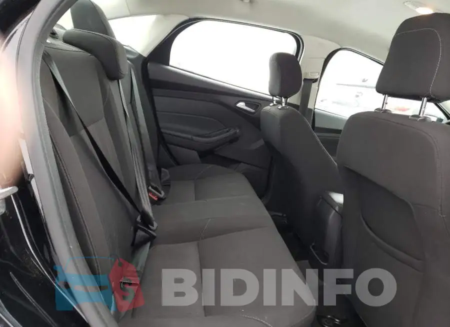 1FADP3F2XJL295511 Photo# 10