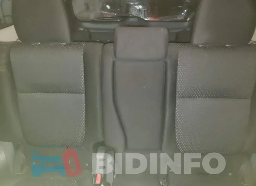 JA4AD2A34GZ028722 Photo# 10