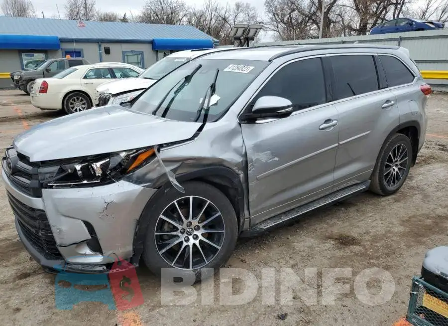 5TDJZRFH2JS553520 Photo# 1
