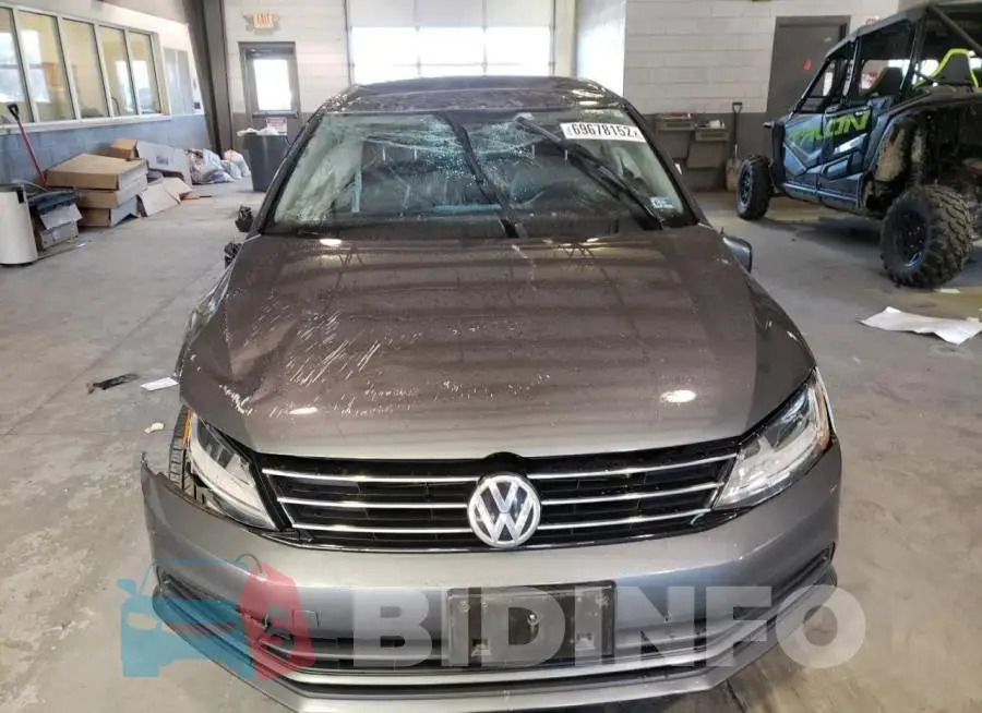 3VW167AJ0HM318905 Photo# 5