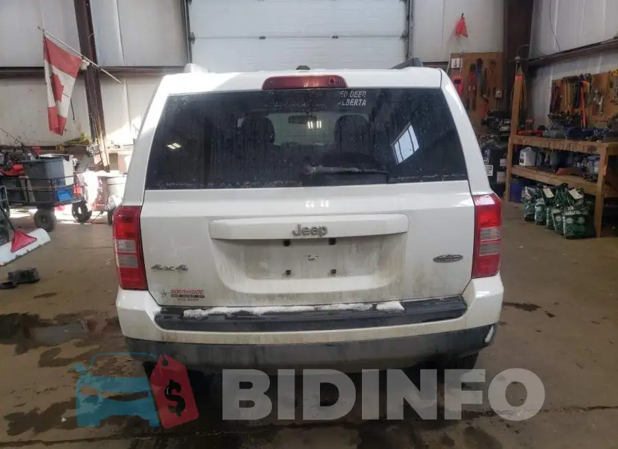 1C4NJRAB6ED804570 Photo# 6