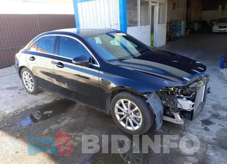WDD3G4EB8KW020724 Photo# 4