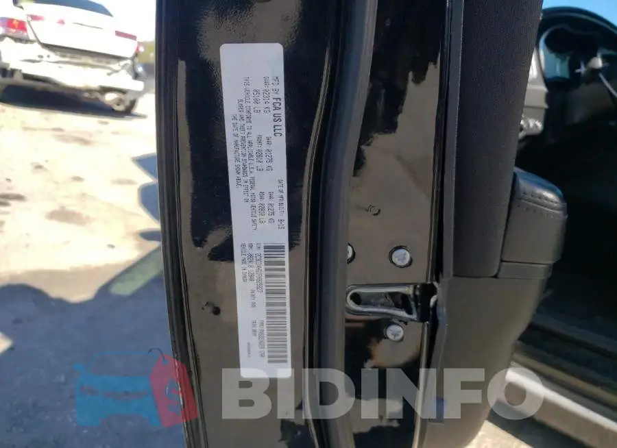 2C3CDXHG1FH925827 Photo# 12