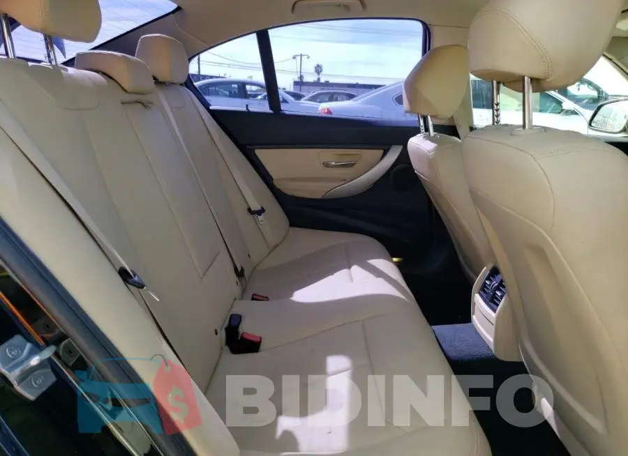 WBA8E1G35HNU18785 Photo# 10