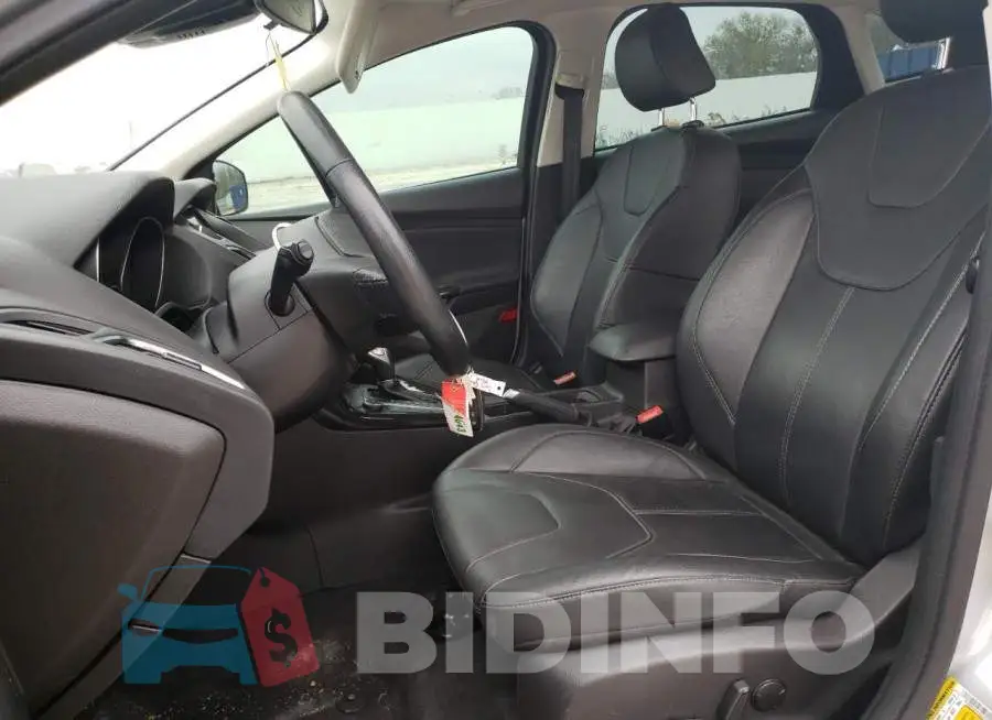 1FADP3J27HL210321 Photo# 7