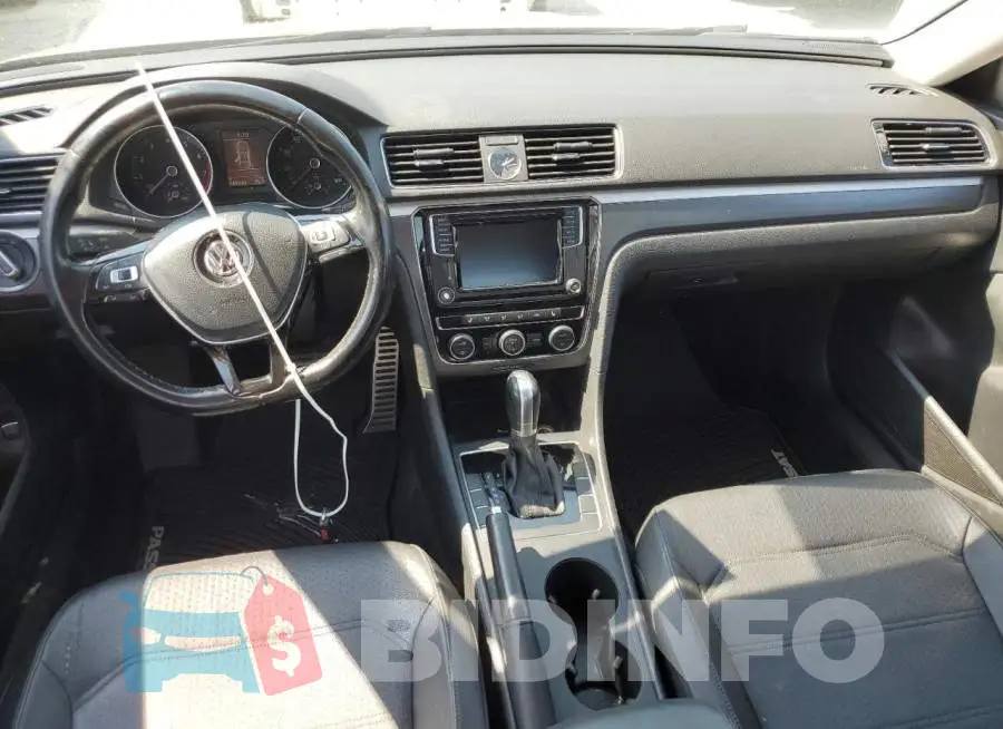 1VWDT7A34HC026327 Photo# 8