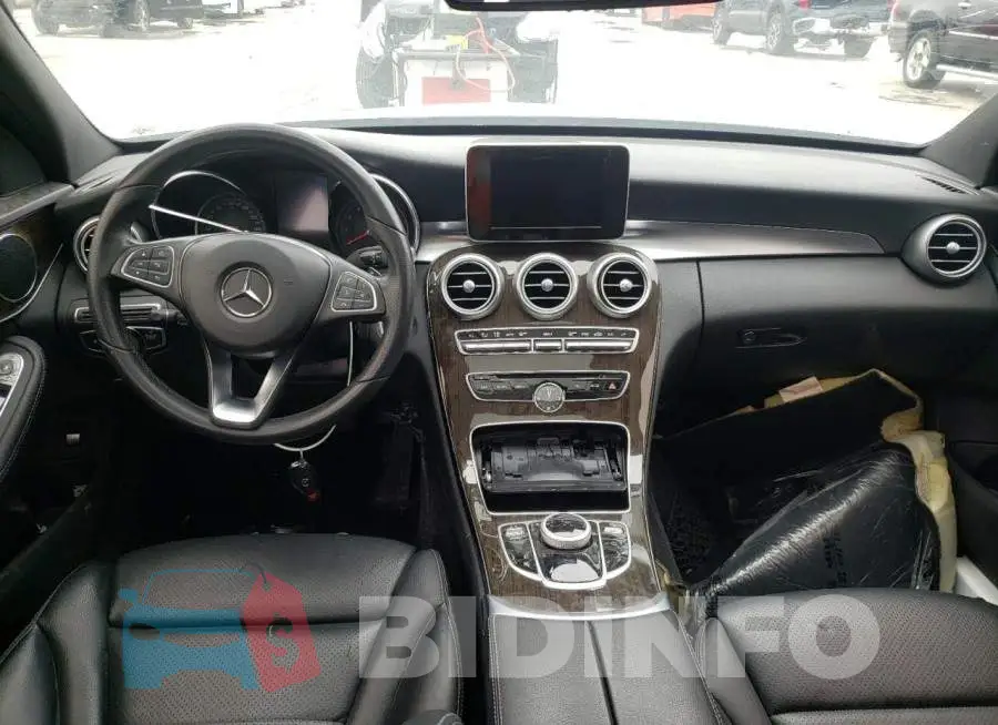 55SWF4JB7JU255696 Photo# 8