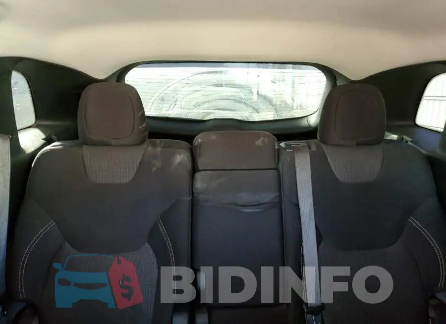 1C4PJLCBXFW723225 Photo# 10