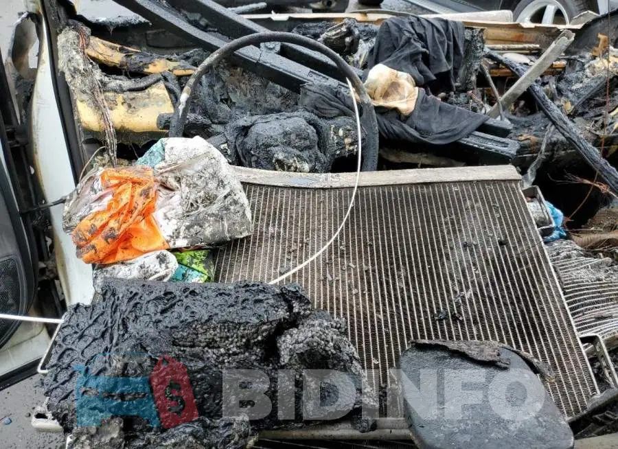 JTMW1RFVXKD508924 Photo# 8