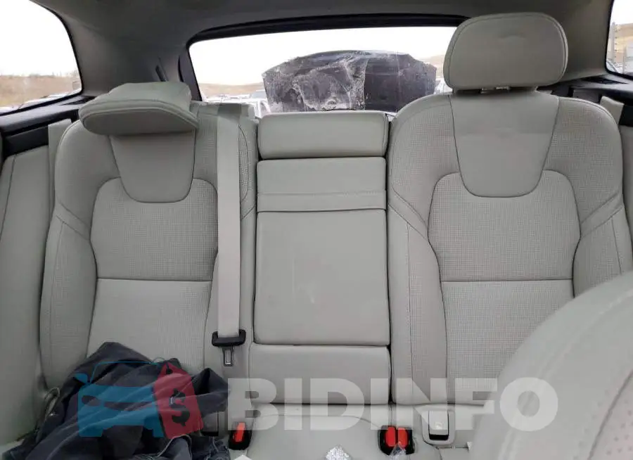 YV4102RL4M1732741 Photo# 10