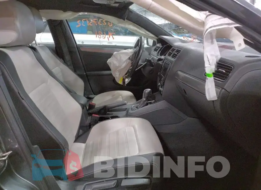 3VWD17AJ8GM393779 Photo# 5