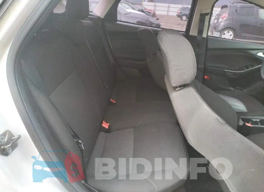 1FADP3M26HL299648 Photo# 10