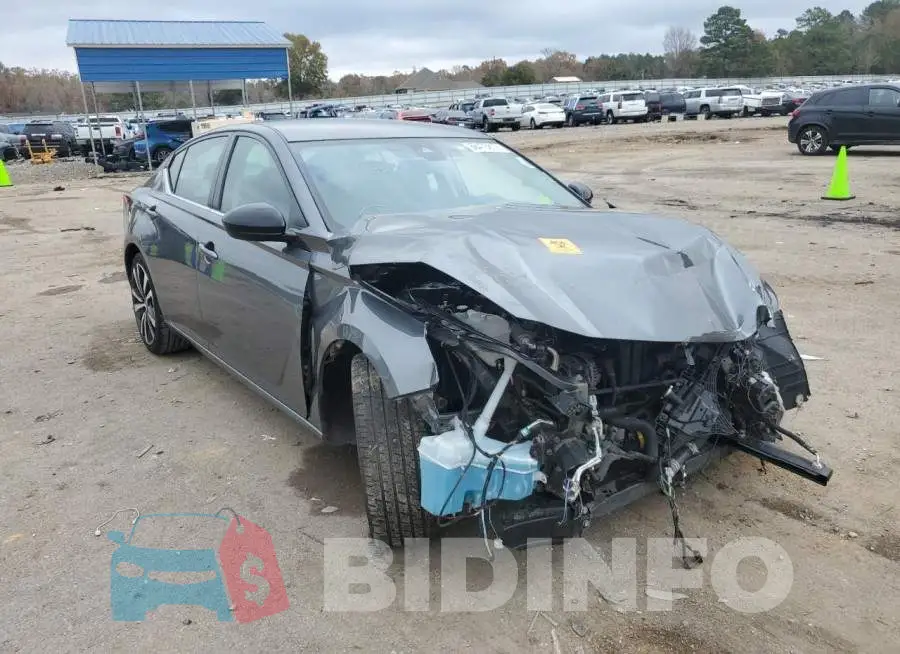 1N4BL4CV1LC218942 Photo# 4