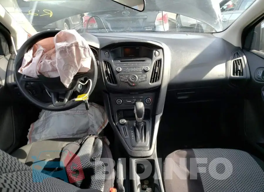 1FADP3E22GL305104 Photo# 8