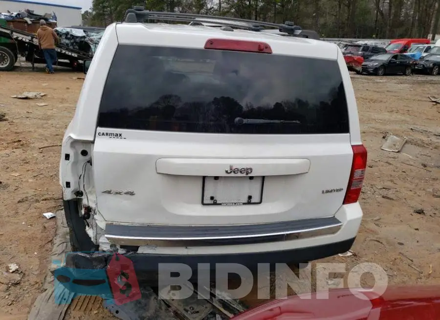 1C4NJRCB1ED728656 Photo# 6