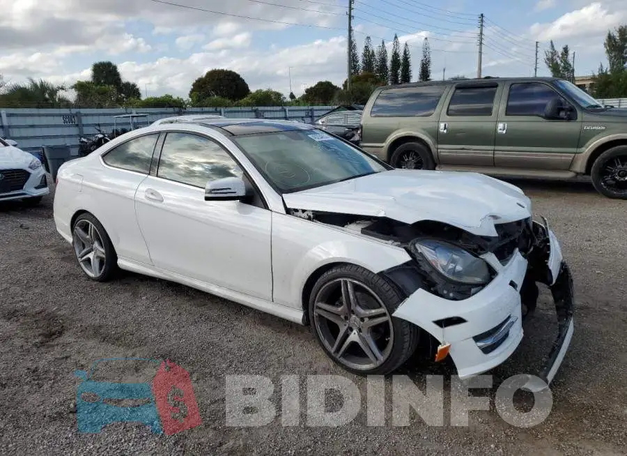 WDDGJ4HB5FG391550 Photo# 4