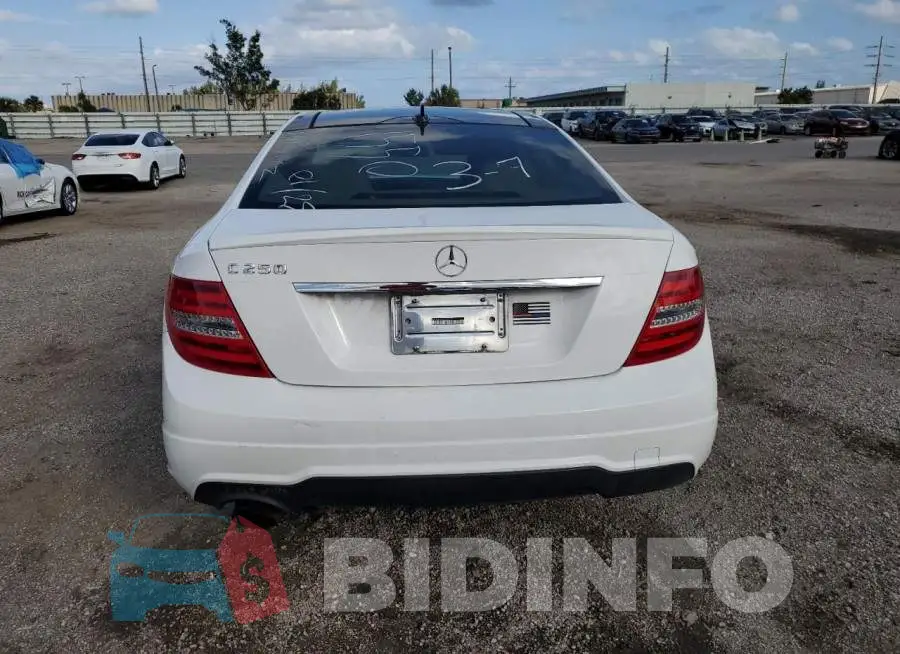 WDDGJ4HB5FG391550 Photo# 6