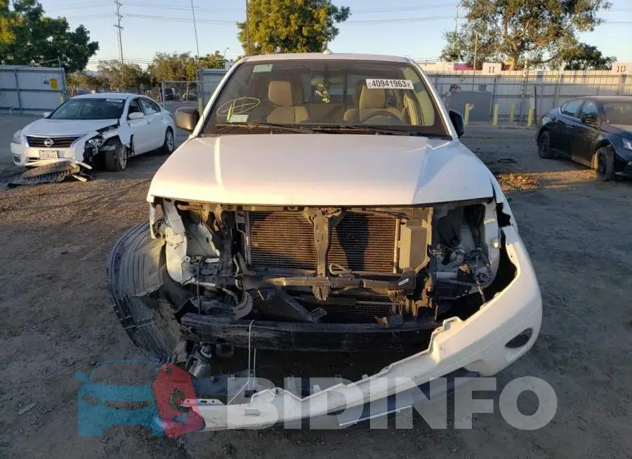 1N6AD0EV0JN766826 Photo# 5