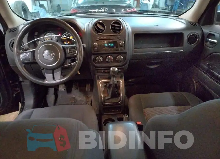 1C4NJRBBXED742623 Photo# 8