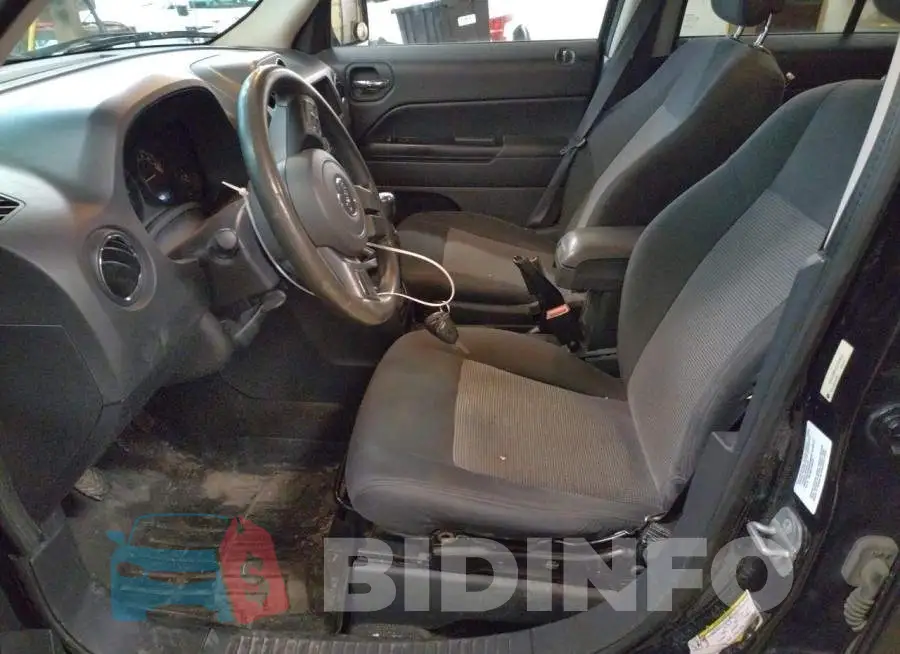 1C4NJRBBXED742623 Photo# 7