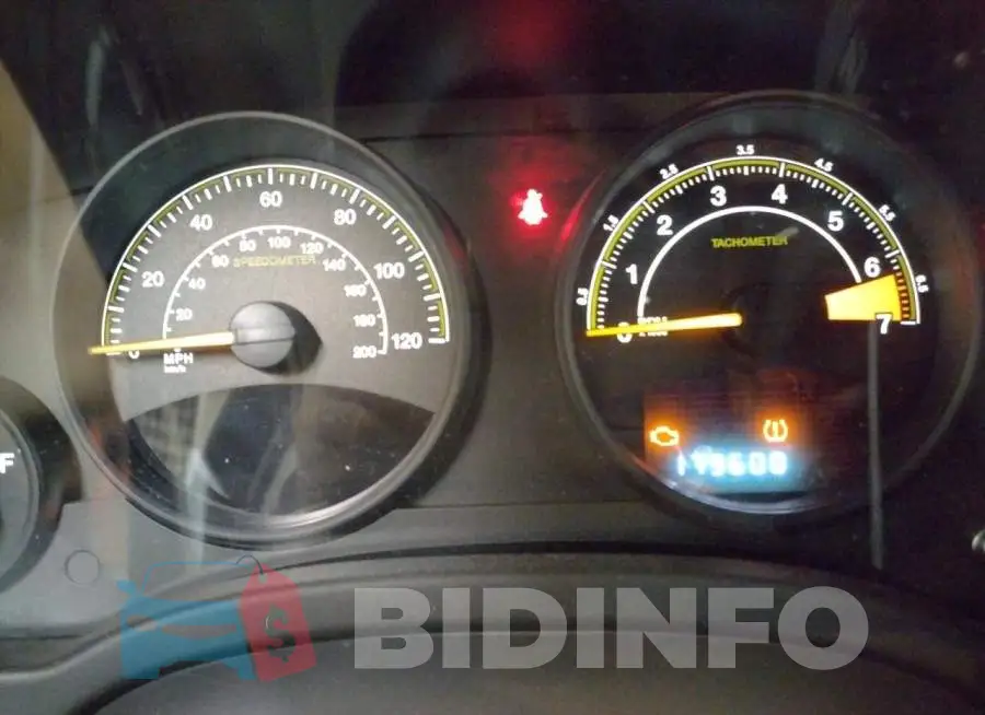 1C4NJRBBXED742623 Photo# 9