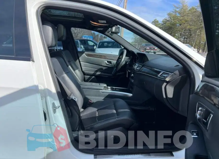 WDDHF8JB3EB019904 Photo# 5