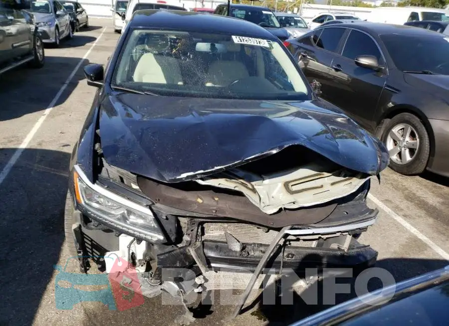 1VWDT7A3XHC034576 Photo# 5