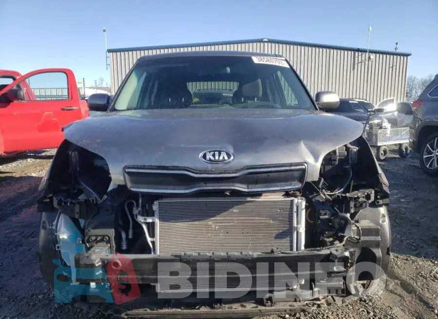 KNDJN2A2XJ7579783 Photo# 5