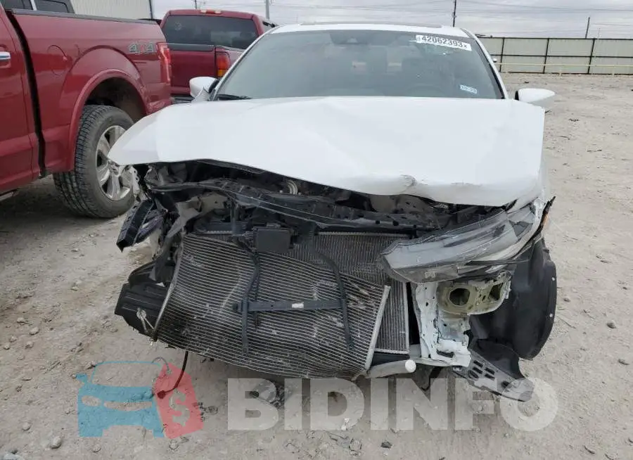 19UDE2F82KA000544 Photo# 5