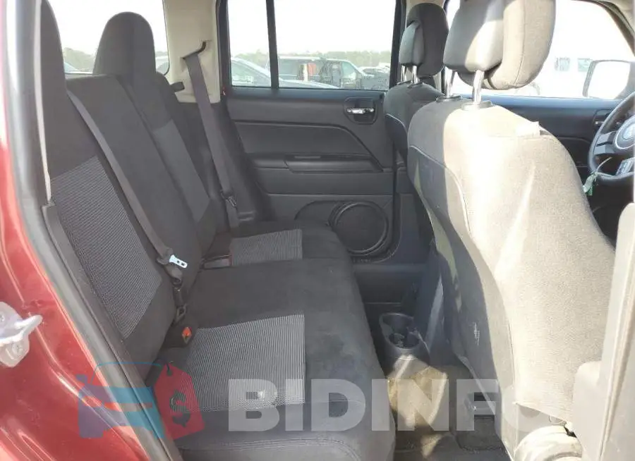 1C4NJPBB2GD659419 Photo# 11