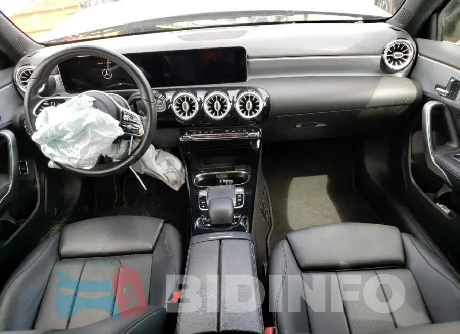 WDD3G4EB8KW025292 Photo# 8