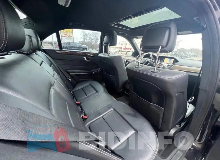WDDHF8JB1FB087913 Photo# 6