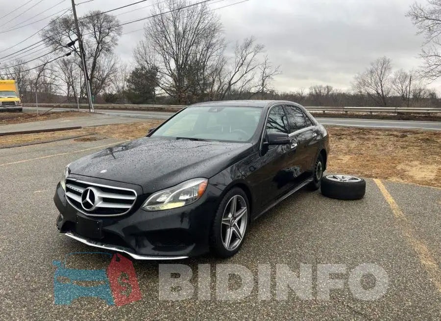 WDDHF8JB1FB087913 Photo# 2