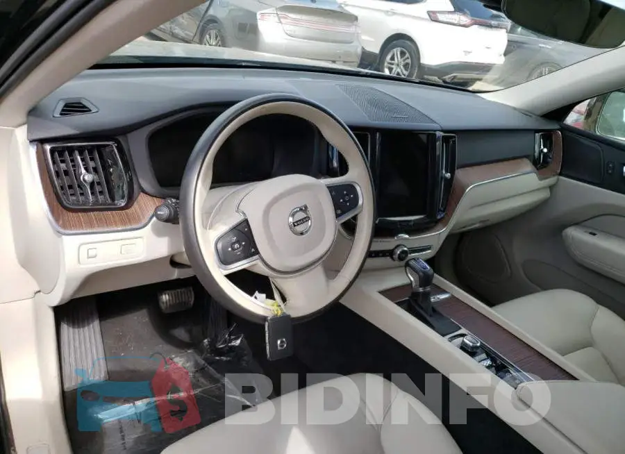 YV4A22RK8M1749060 Photo# 8