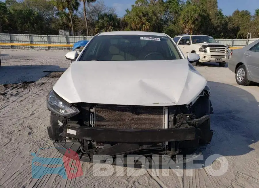 5NPD84LF9JH252559 Photo# 5